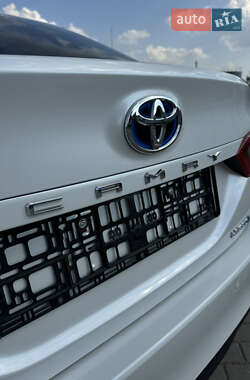 Седан Toyota Camry 2021 в 