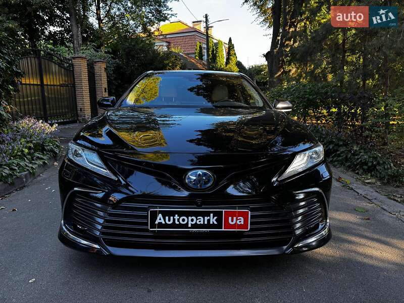 Седан Toyota Camry 2022 в Киеве