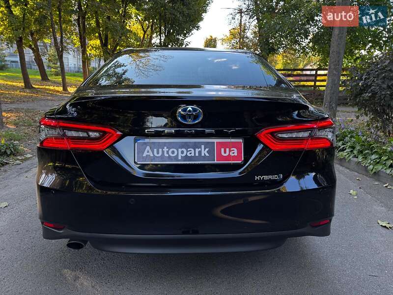 Седан Toyota Camry 2022 в Киеве