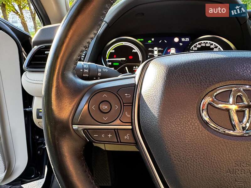 Седан Toyota Camry 2022 в Киеве