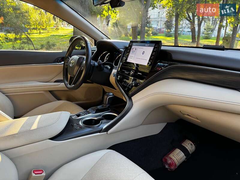 Седан Toyota Camry 2022 в Киеве