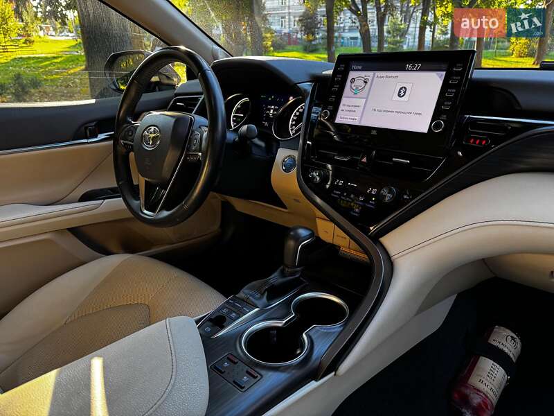 Седан Toyota Camry 2022 в Киеве