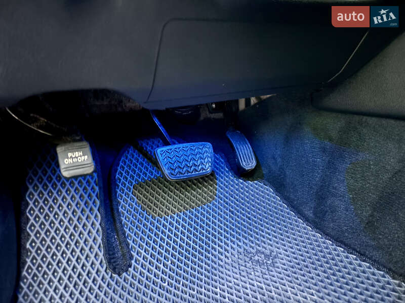 Седан Toyota Camry 2016 в Лебедині