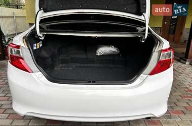 Седан Toyota Camry 2013 в 
