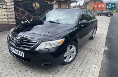 Седан Toyota Camry 2010 в Дрогобыче