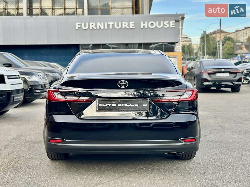 Седан Toyota Camry 2025 в Киеве