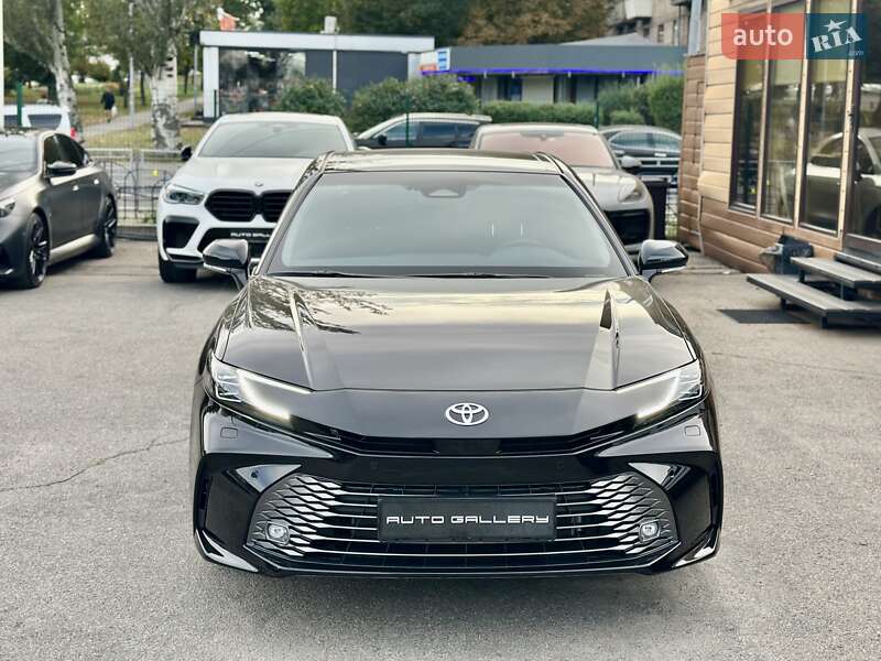 Седан Toyota Camry 2025 в Киеве