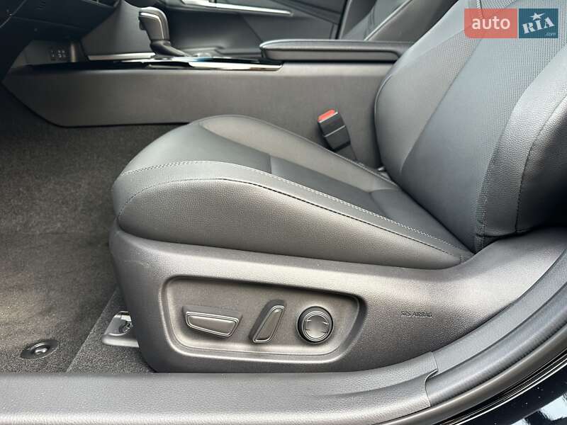Седан Toyota Camry 2025 в Киеве