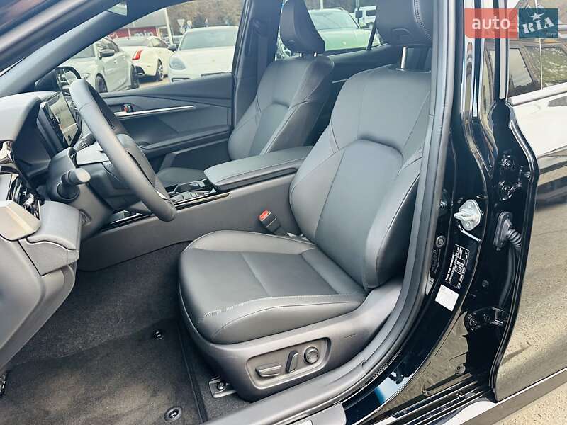 Седан Toyota Camry 2025 в Киеве