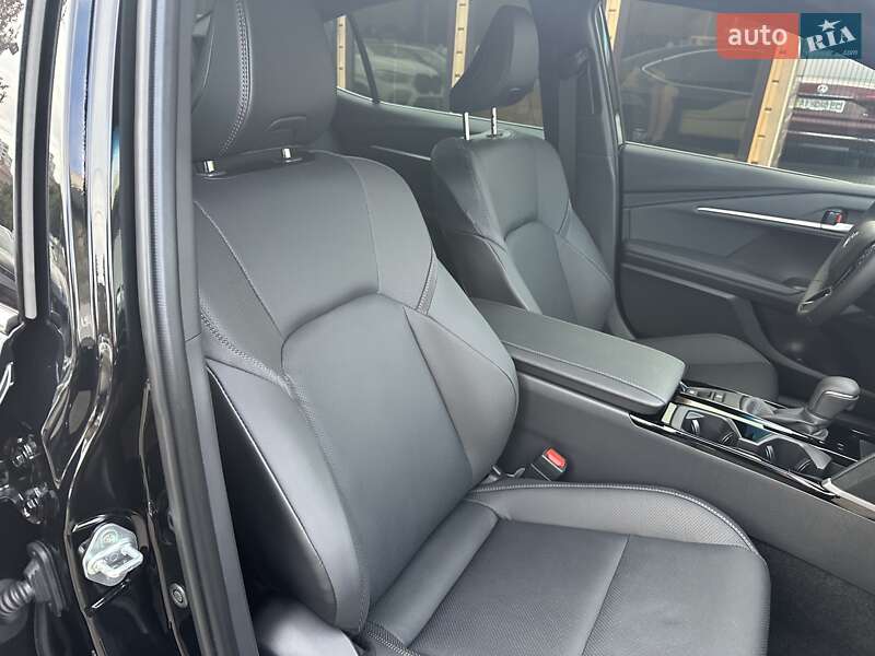 Седан Toyota Camry 2025 в Киеве