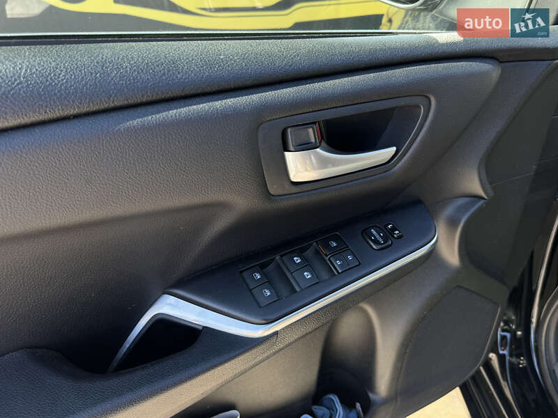 Седан Toyota Camry 2016 в Киеве фото 12 Седан Toyota Camry 2016 в Киеве