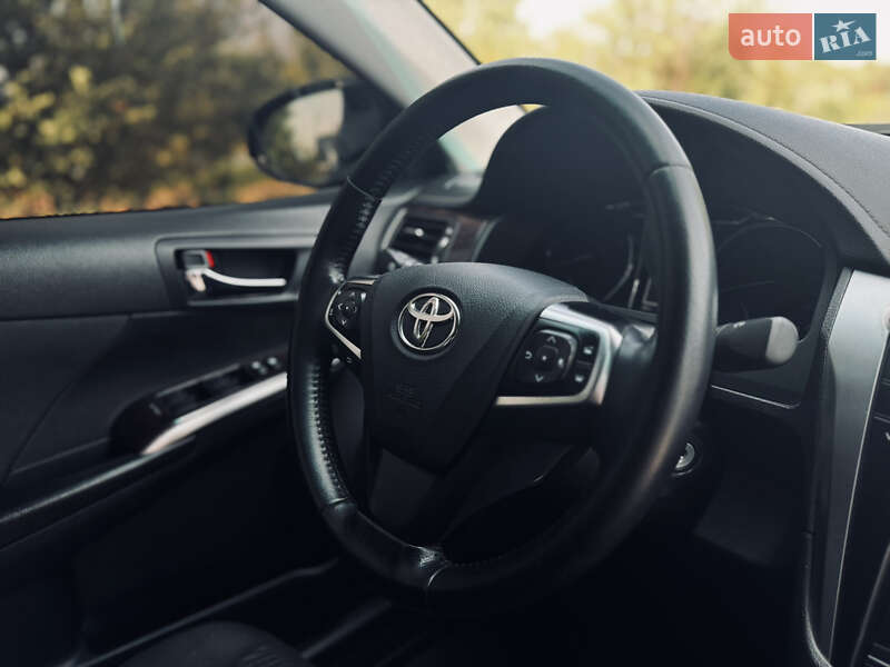 Седан Toyota Camry 2017 в Кривому Розі