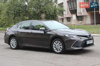 Седан Toyota Camry 2023 в Дніпрі