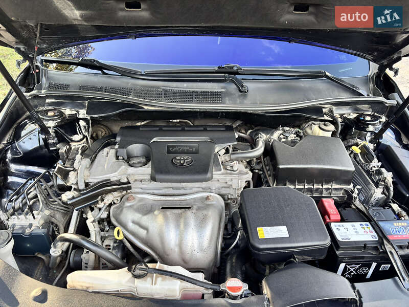 Седан Toyota Camry 2015 в Гайсине