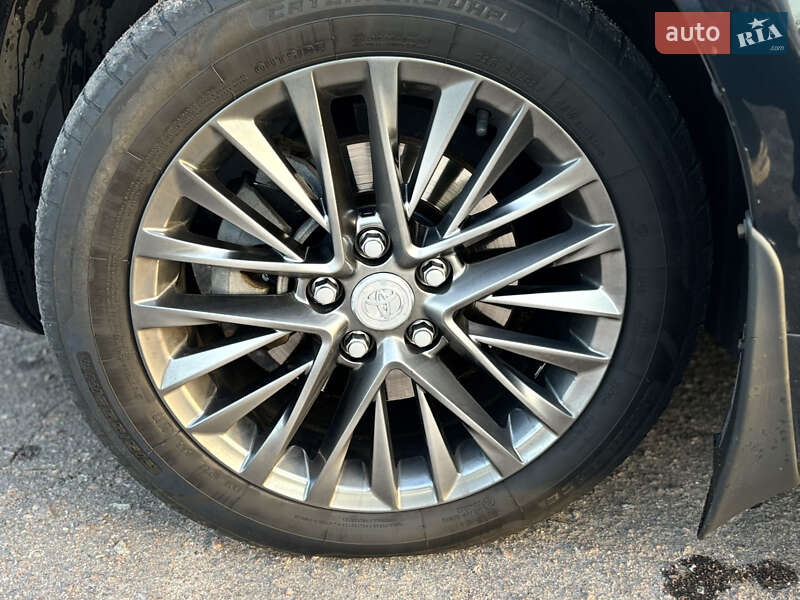 Седан Toyota Camry 2015 в Покрові