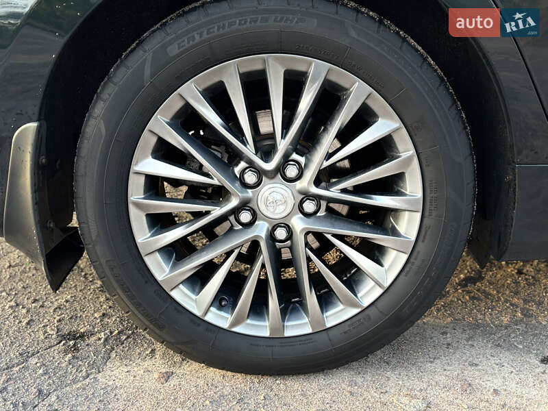 Седан Toyota Camry 2015 в Покрові