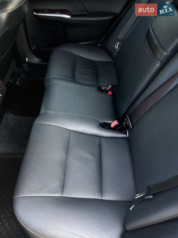 Седан Toyota Camry 2015 в Покрові