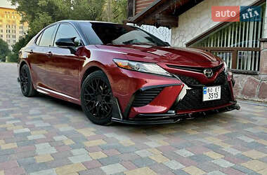 Седан Toyota Camry 2018 в Києві