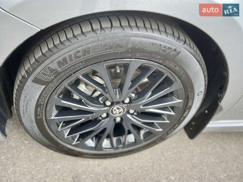 Седан Toyota Camry 2020 в Киеве
