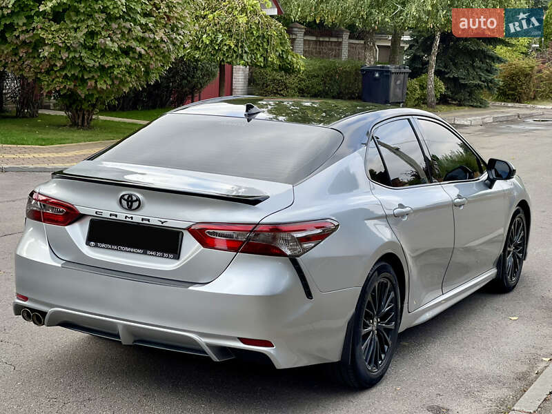 Седан Toyota Camry 2020 в Киеве