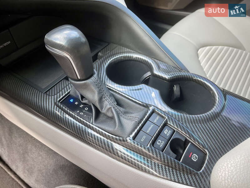 Седан Toyota Camry 2020 в Киеве