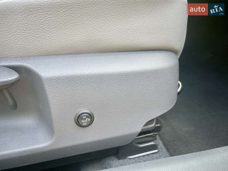 Седан Toyota Camry 2020 в Киеве