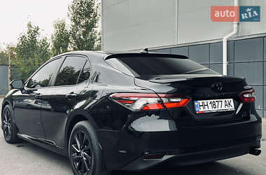 Седан Toyota Camry 2021 в 