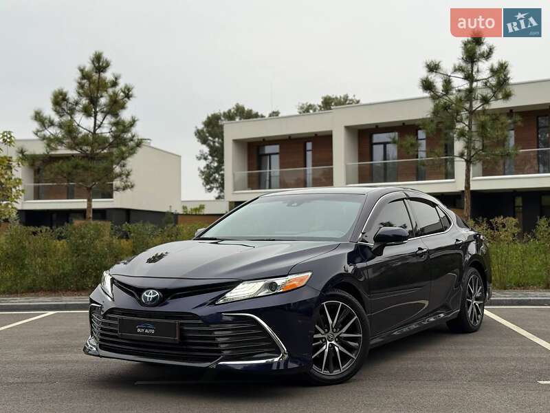 Toyota Camry 2021