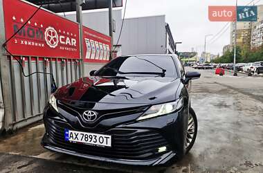 Седан Toyota Camry 2018 в Киеве