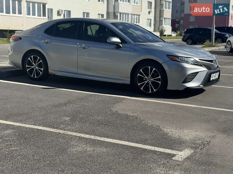 Седан Toyota Camry 2017 в Виннице