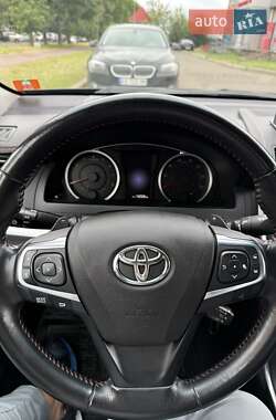 Седан Toyota Camry 2016 в Києві