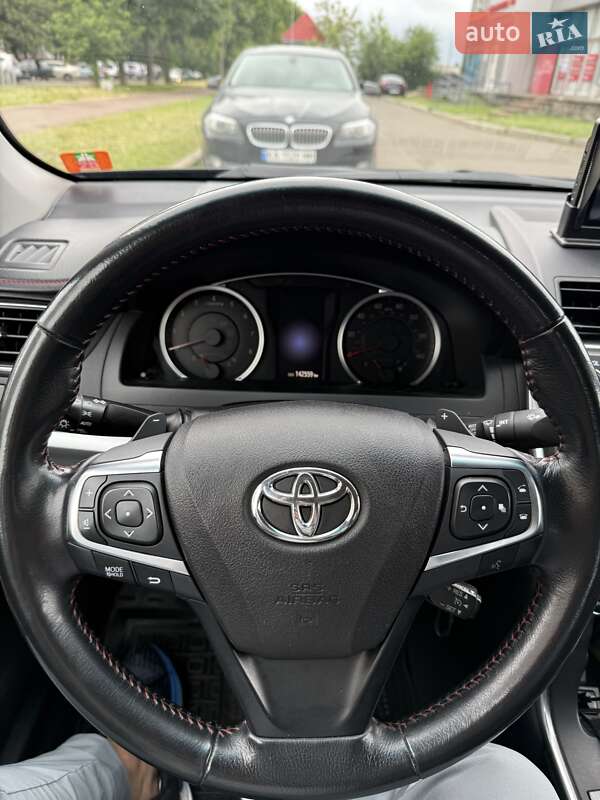 Toyota Camry 2016