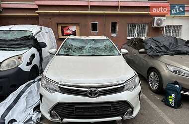 Седан Toyota Camry 2015 в Петропавлівській Борщагівці