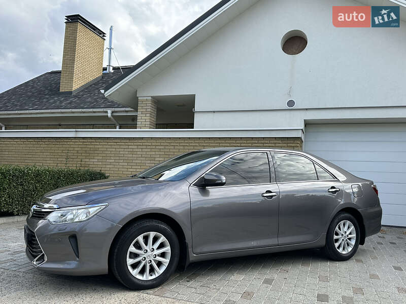 Седан Toyota Camry 2015 в Харькове