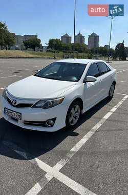 Седан Toyota Camry 2013 в Ивано-Франковске