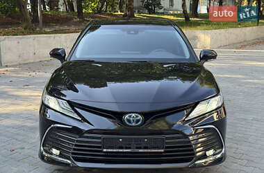 Седан Toyota Camry 2023 в 