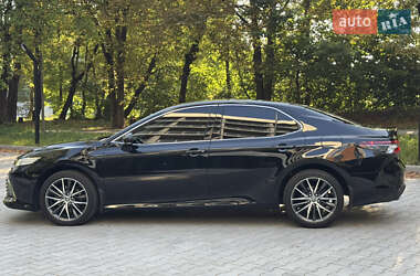 Седан Toyota Camry 2023 в 