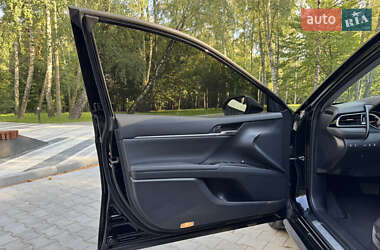 Седан Toyota Camry 2023 в 