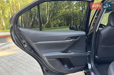 Седан Toyota Camry 2023 в 