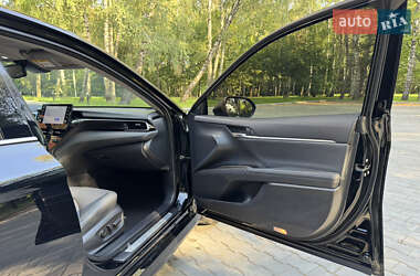 Седан Toyota Camry 2023 в 