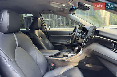 Седан Toyota Camry 2023 в 