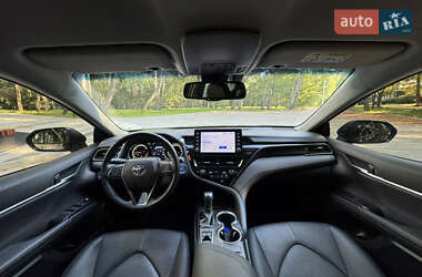 Седан Toyota Camry 2023 в 