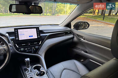 Седан Toyota Camry 2023 в 
