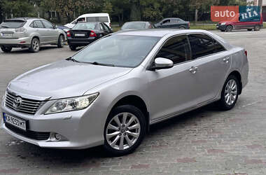 Седан Toyota Camry 2012 в Чернівцях