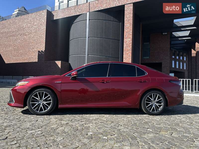 Седан Toyota Camry 2020 в Днепре