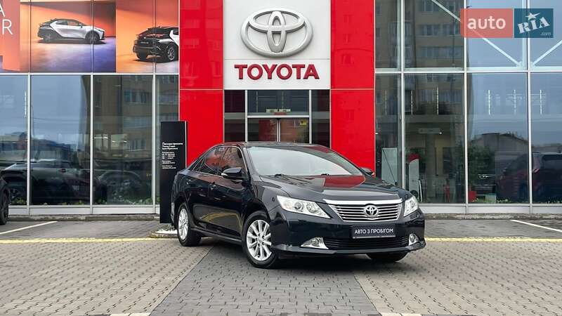 Седан Toyota Camry 2013 в Івано-Франківську