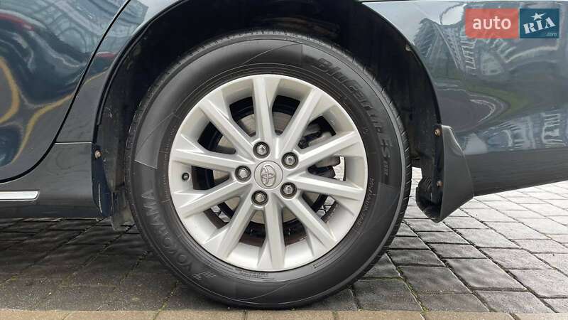 Седан Toyota Camry 2013 в Івано-Франківську