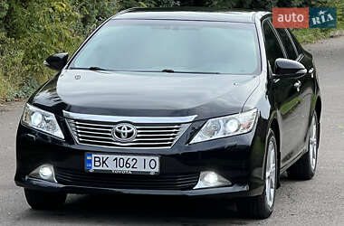 Седан Toyota Camry 2011 в Ровно