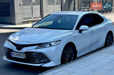 Седан Toyota Camry 2019 в Киеве