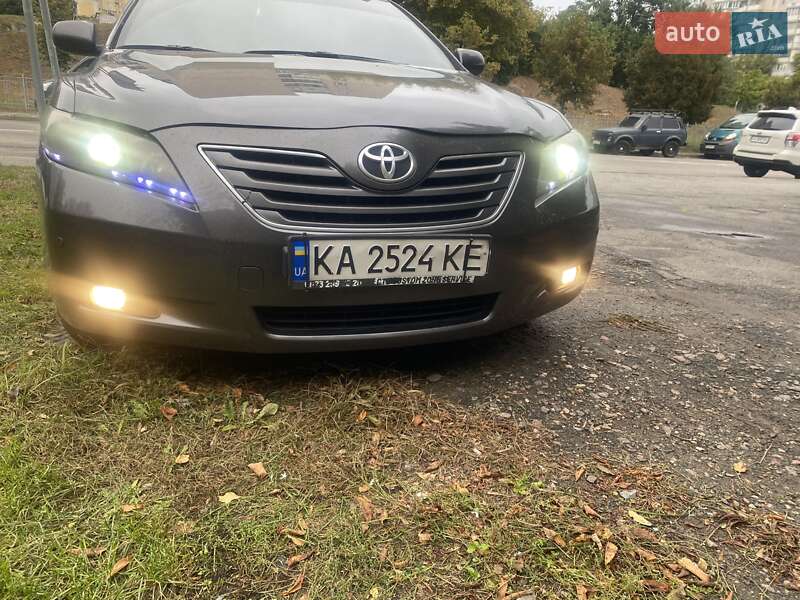 Седан Toyota Camry 2008 в Киеве